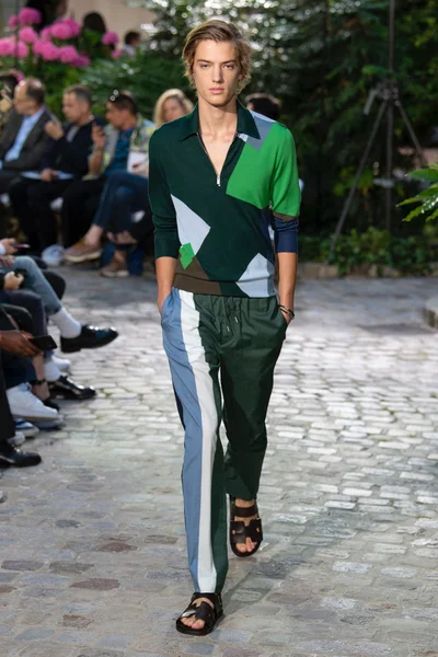 Look 30